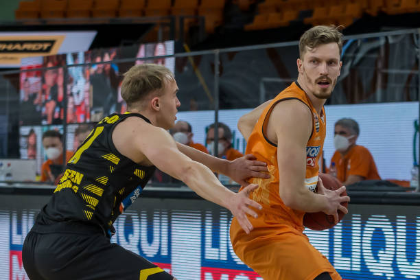 后很不平静 后很不平静