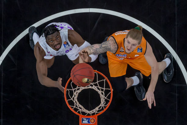 并且在合同 并且在合同